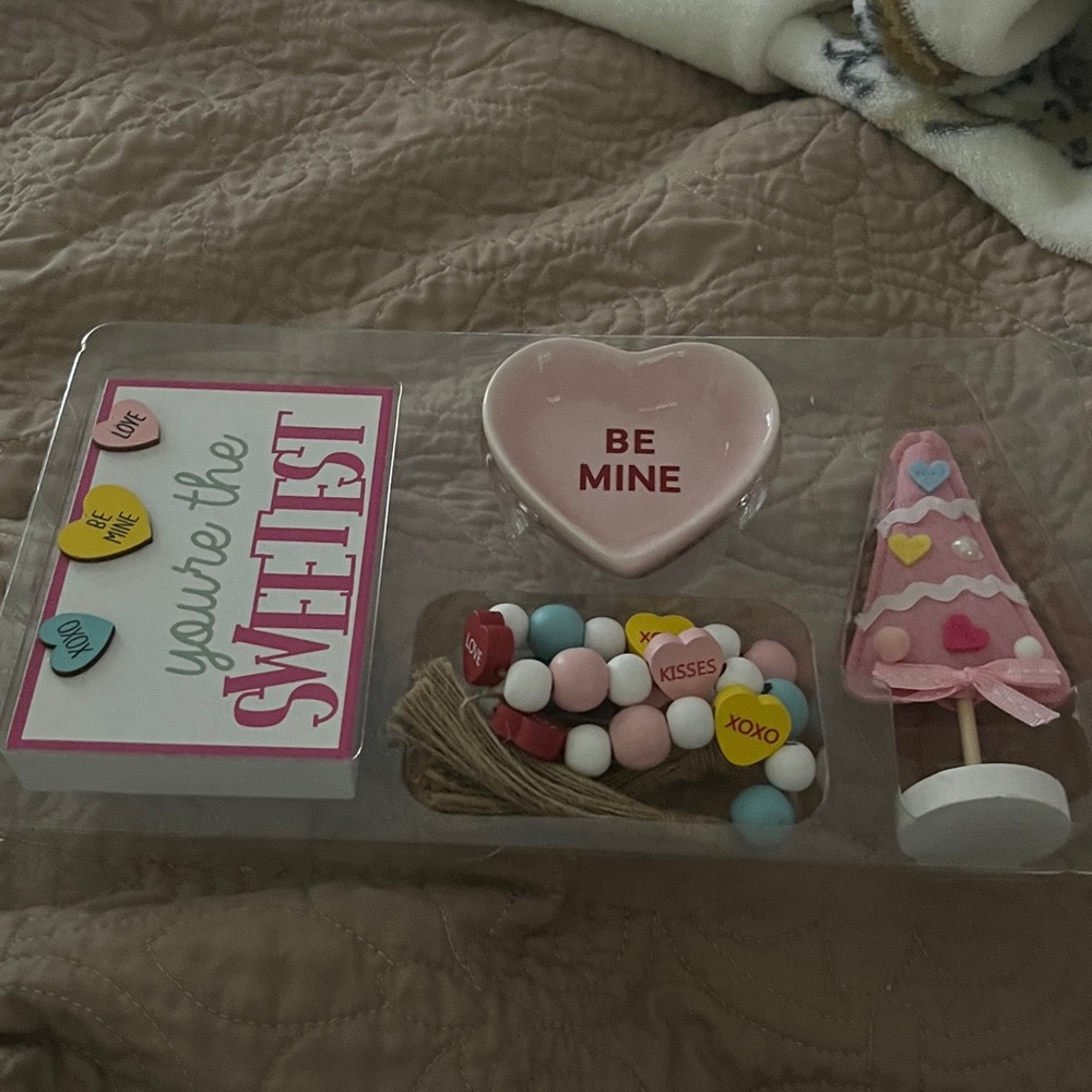 Valentine's Day Party Favor Set - Pink Heart and Candy Decorations